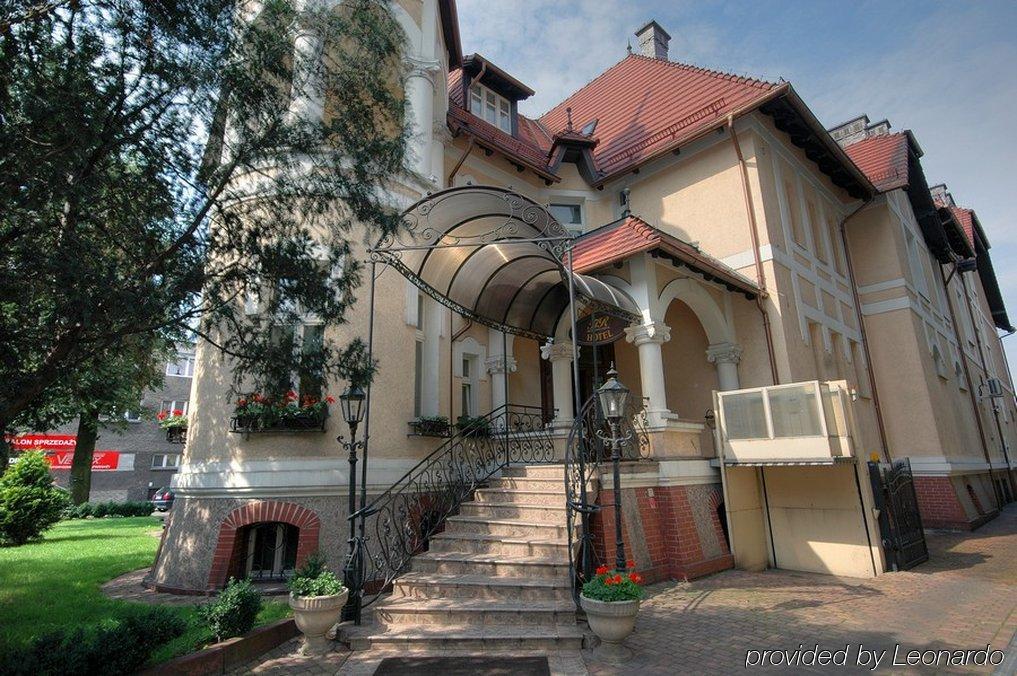 Villa Royal Ostrów Wielkopolski Buitenkant foto