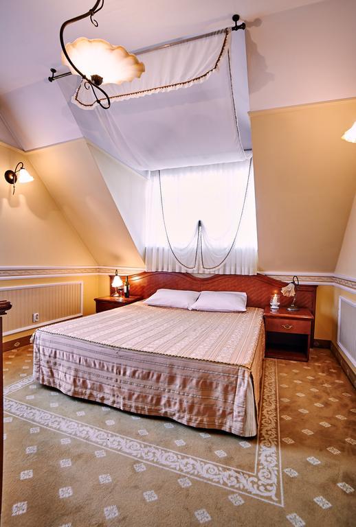 Villa Royal Ostrów Wielkopolski Buitenkant foto