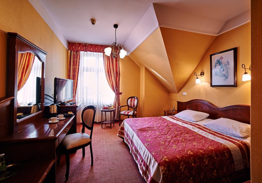Villa Royal Ostrów Wielkopolski Buitenkant foto