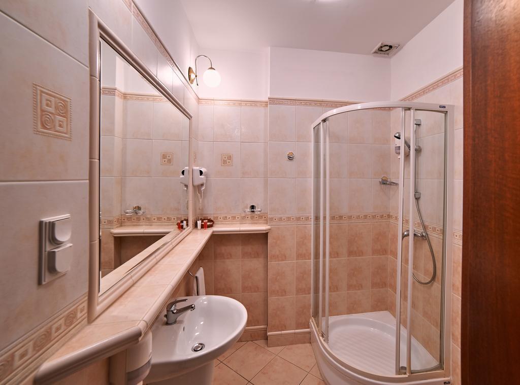 Villa Royal Ostrów Wielkopolski Buitenkant foto