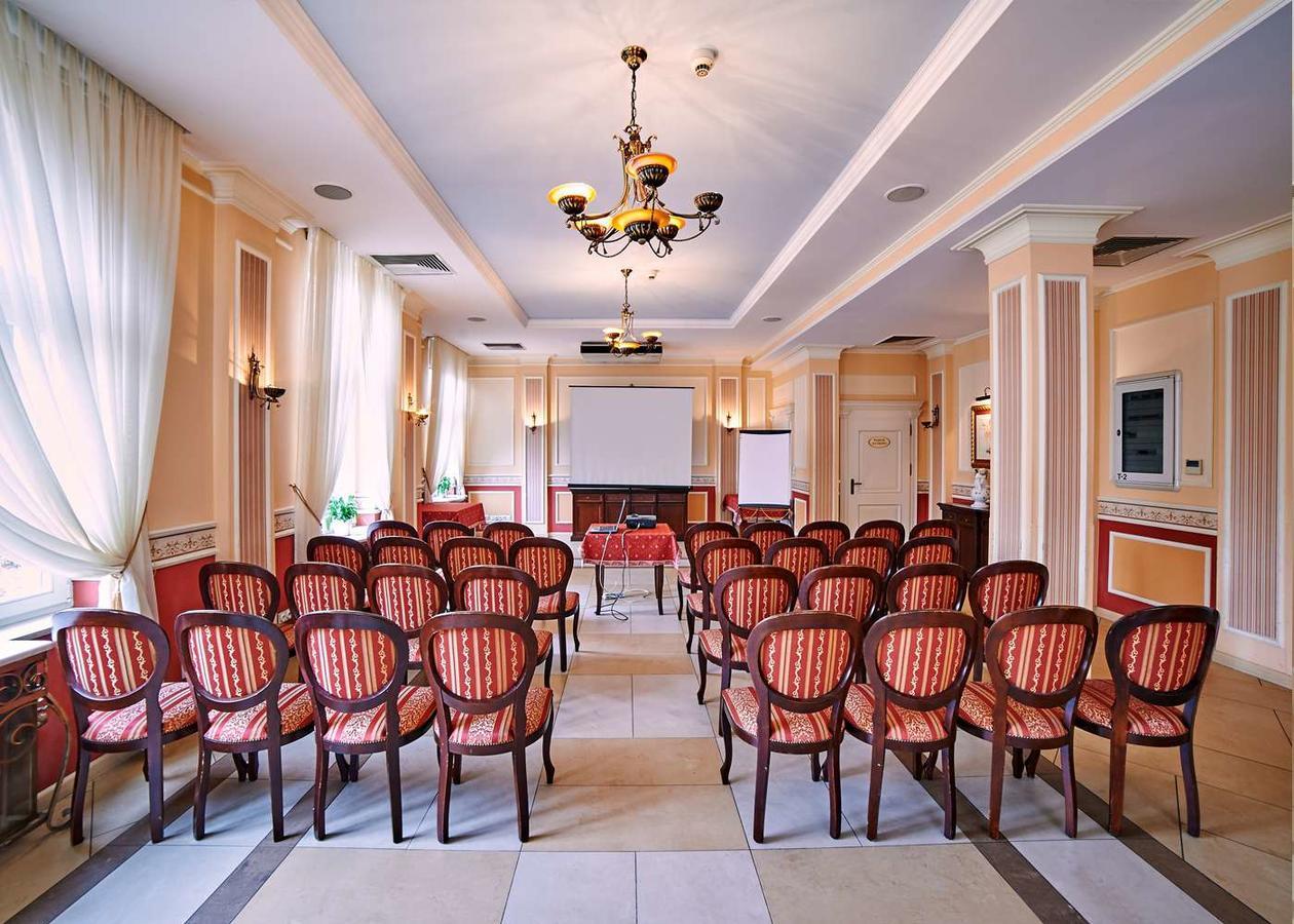 Villa Royal Ostrów Wielkopolski Buitenkant foto