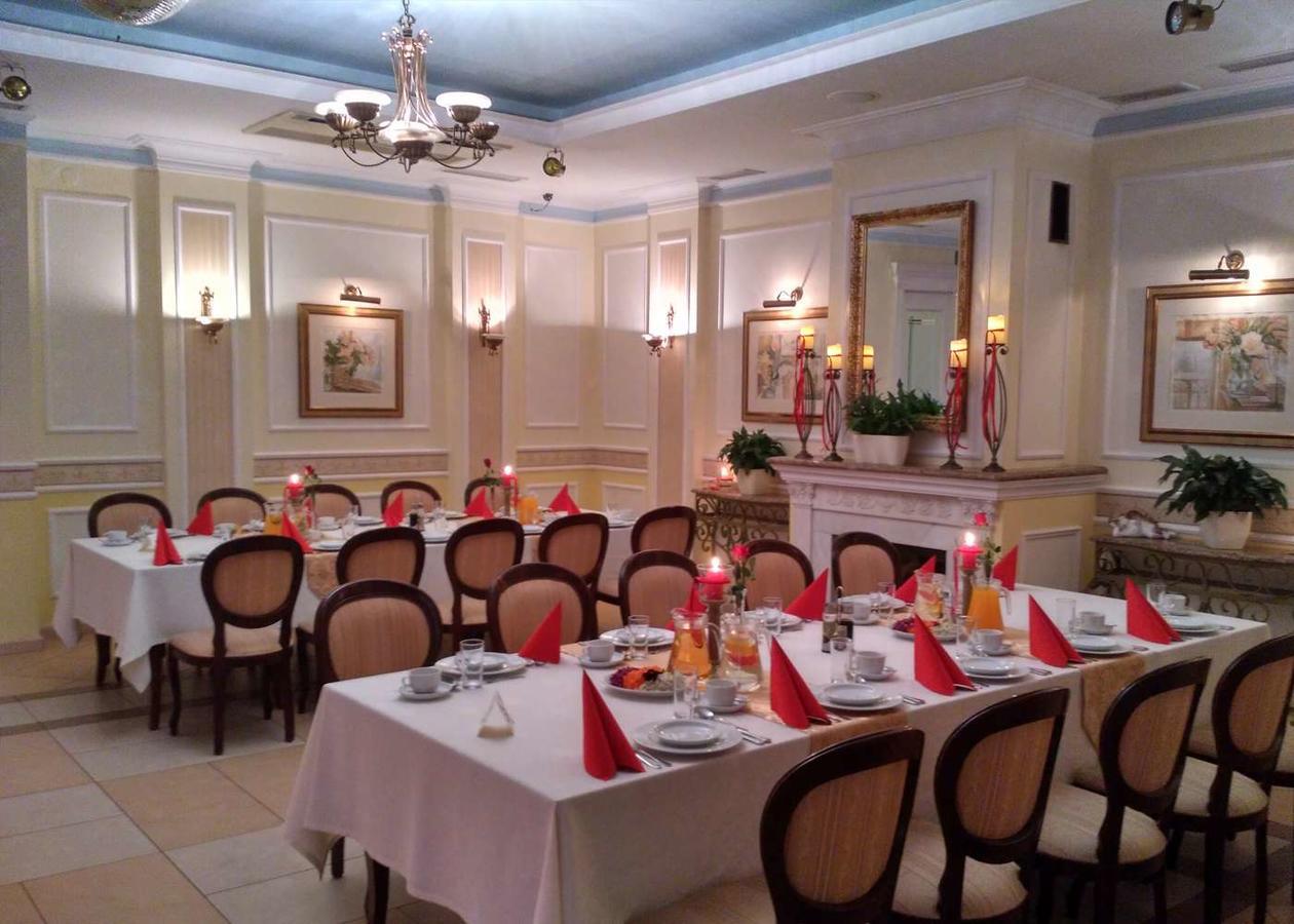Villa Royal Ostrów Wielkopolski Buitenkant foto