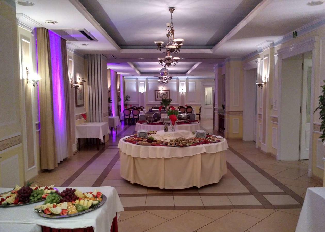 Villa Royal Ostrów Wielkopolski Buitenkant foto