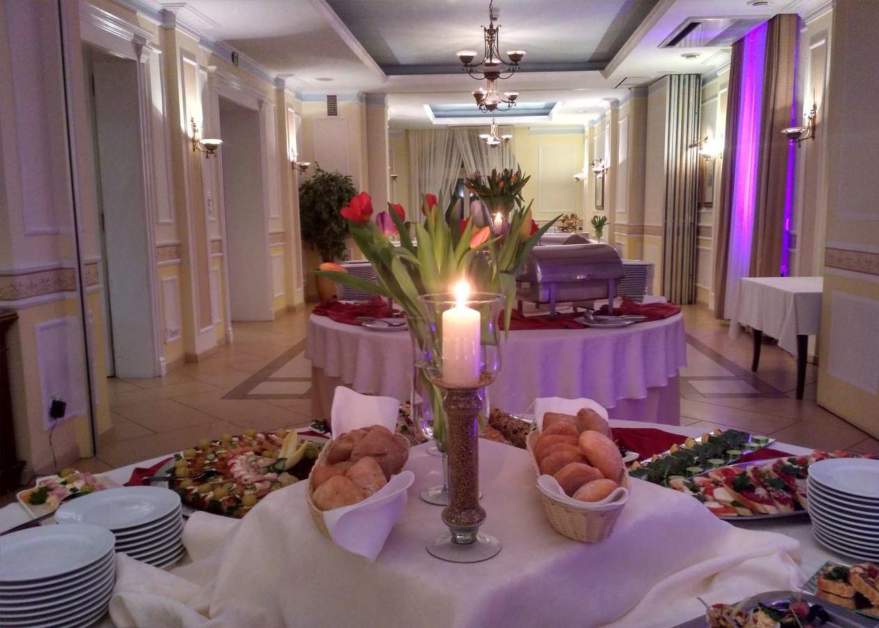 Villa Royal Ostrów Wielkopolski Buitenkant foto
