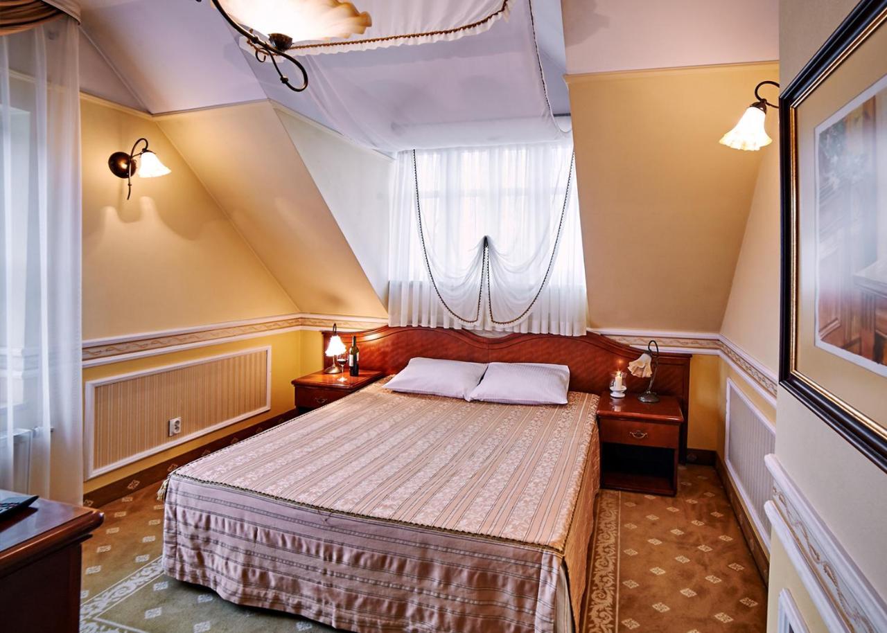 Villa Royal Ostrów Wielkopolski Buitenkant foto